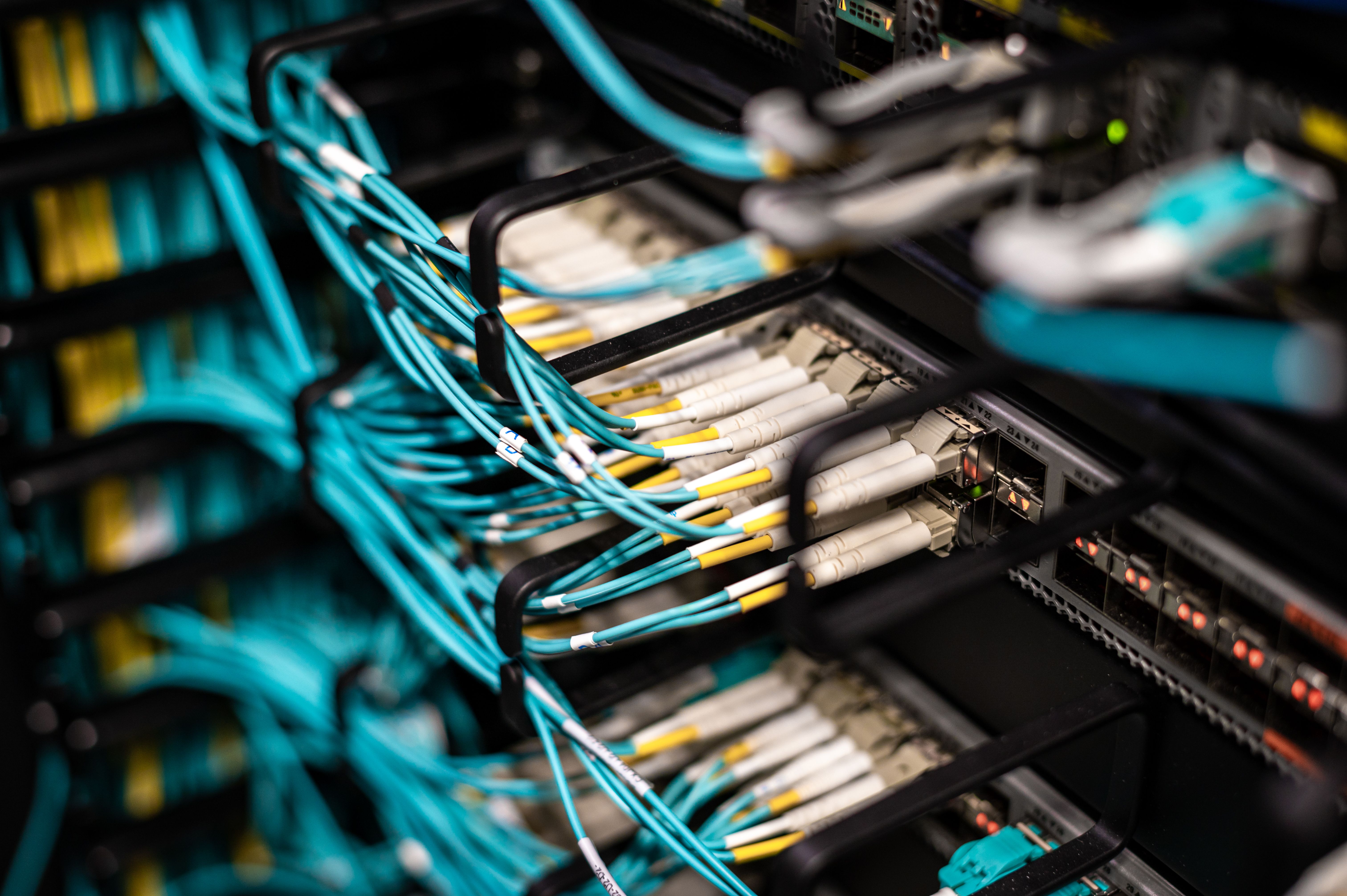 Data center e cabeamento óptico da Cyberfly